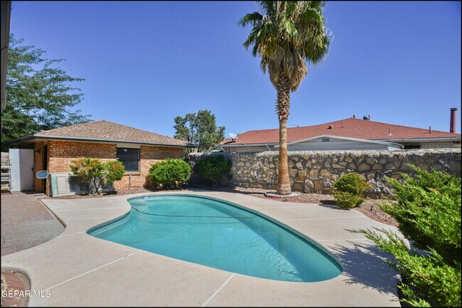 Building Photo - 11600 Casa View Dr