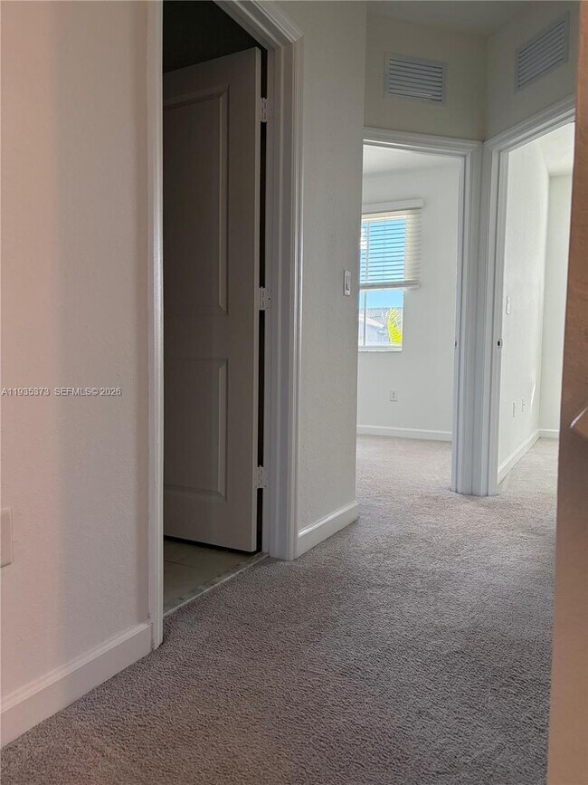 Building Photo - 2661 SE 10th St