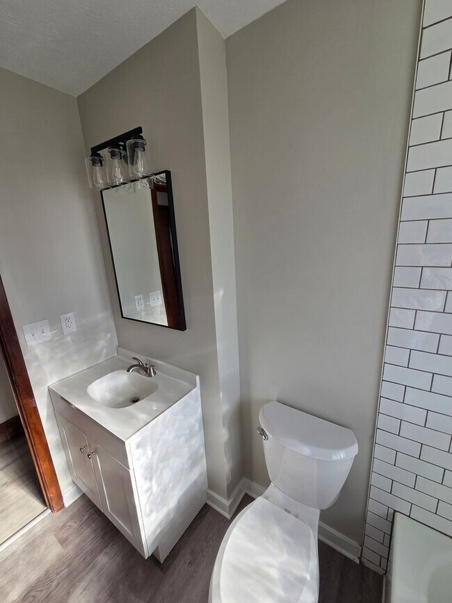 Building Photo - 4/2/1 Newly remodeled with fenced in backyard!!!