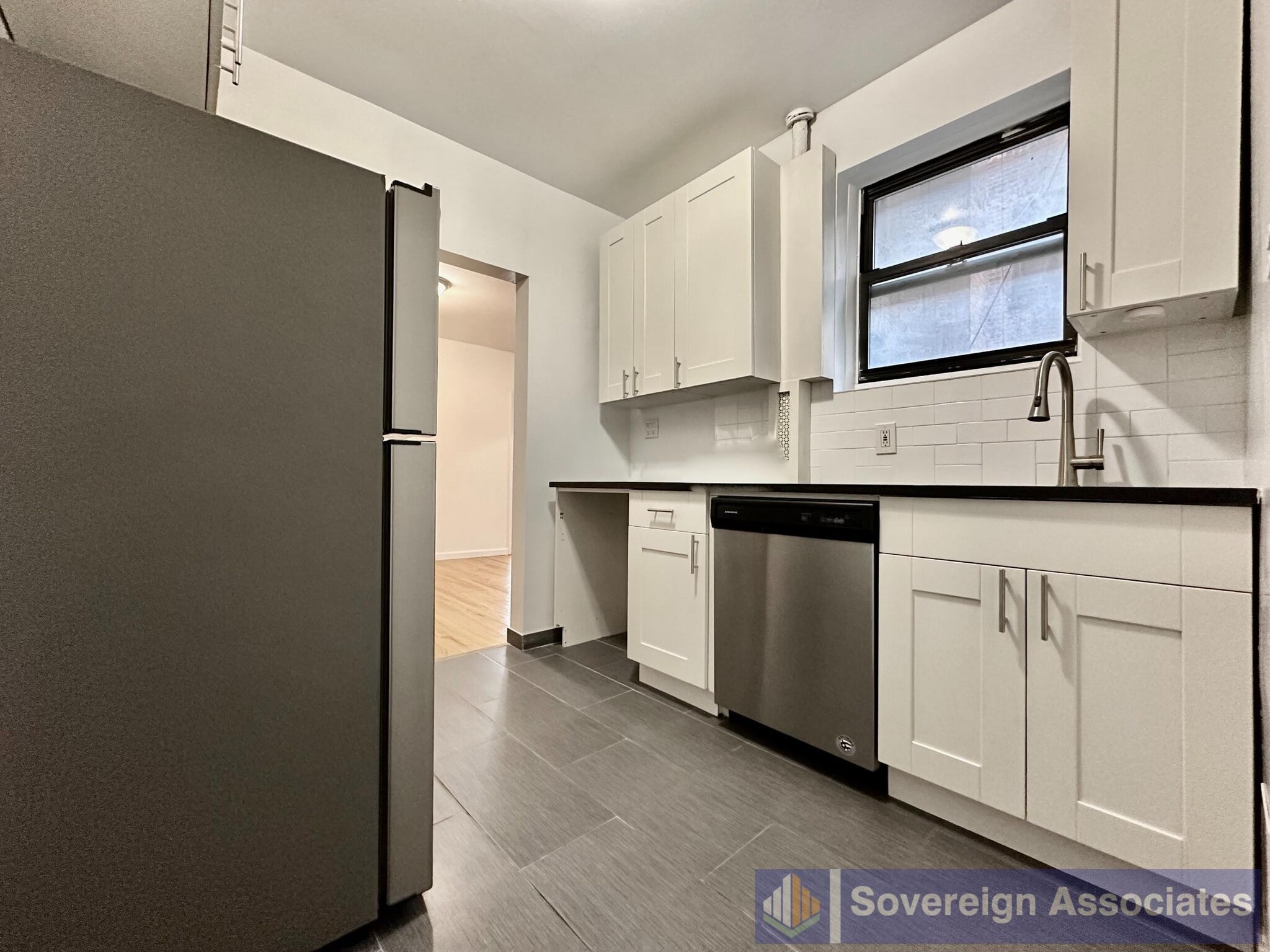 Building Photo - 401 E 68th St