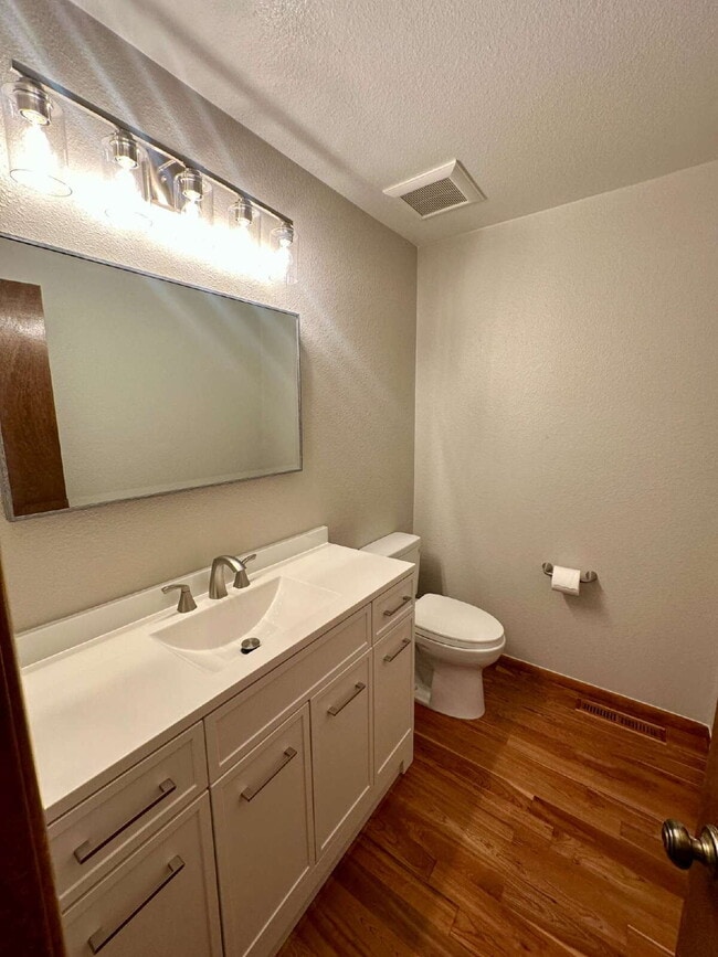 Building Photo - Don't Miss out on this 2 Bed +Loft Townhom...