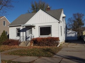 Building Photo - 4 bedroom 1 bath home