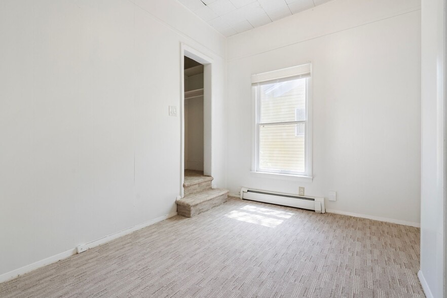 Building Photo - 412 Peterson St