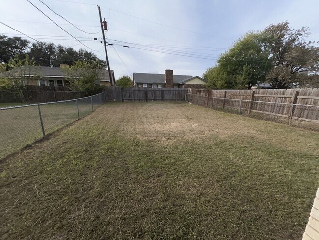 Building Photo - 2005 Windward Dr