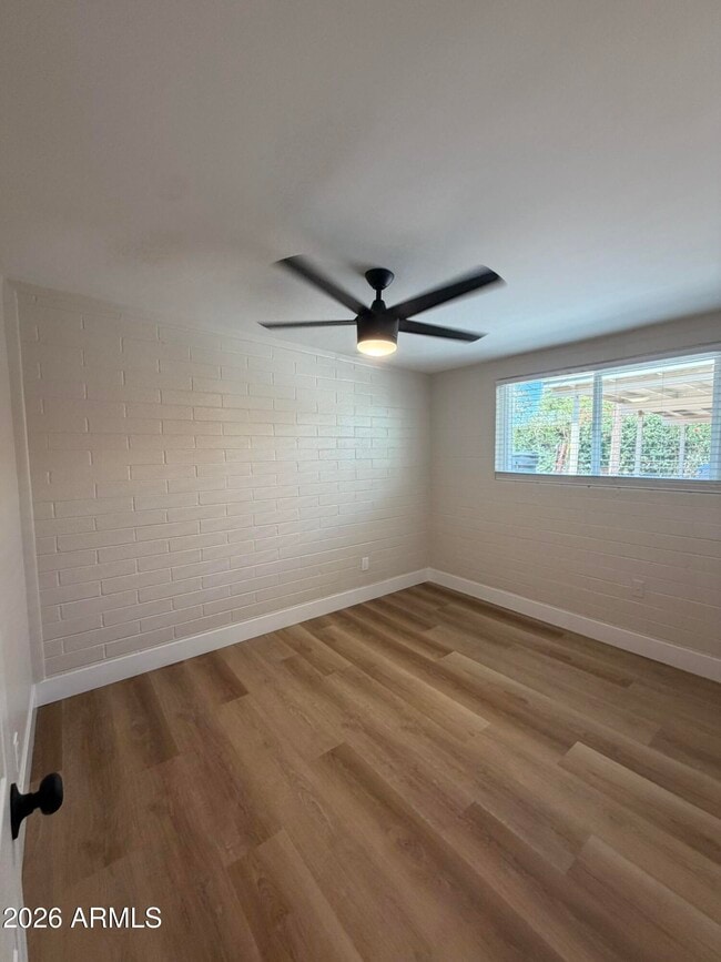 Building Photo - 909 S Kenwood Cir