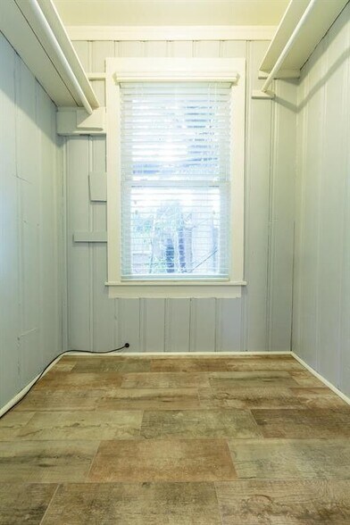 Building Photo - 1212 Milford St