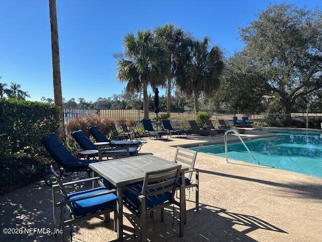 Building Photo - 13700 Richmond Park Dr N