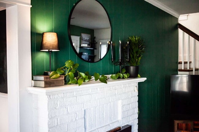 Building Photo - 102 Pear Ave