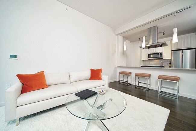 Building Photo - Stunning 505 Condo!