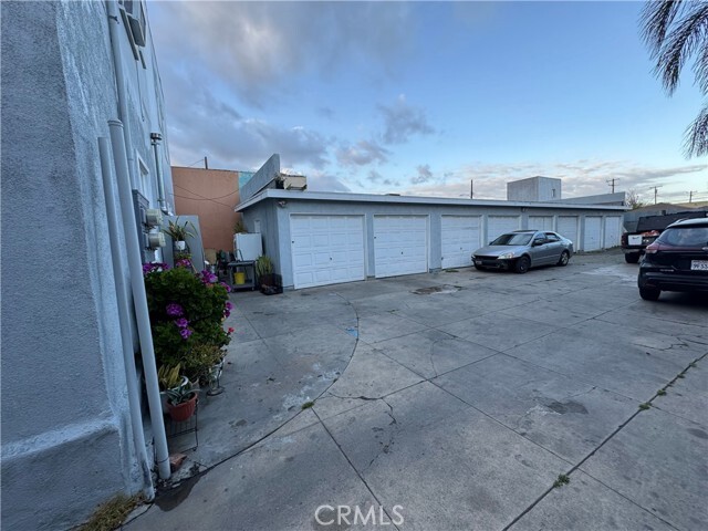 Building Photo - 1432 Cherry Ave