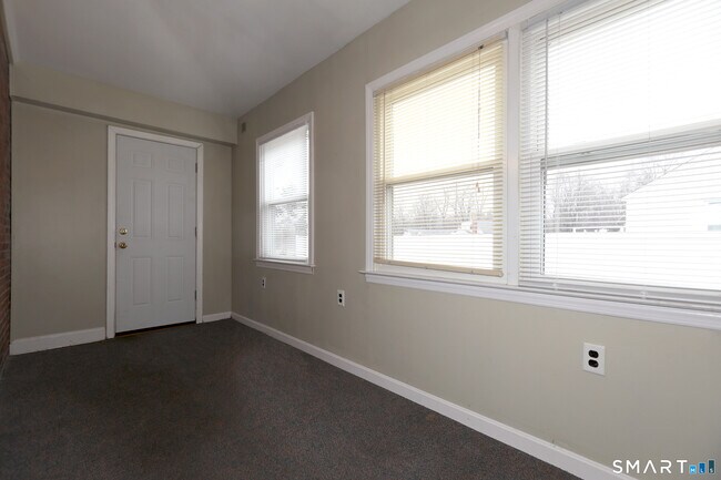 Building Photo - 458 Palisado Ave