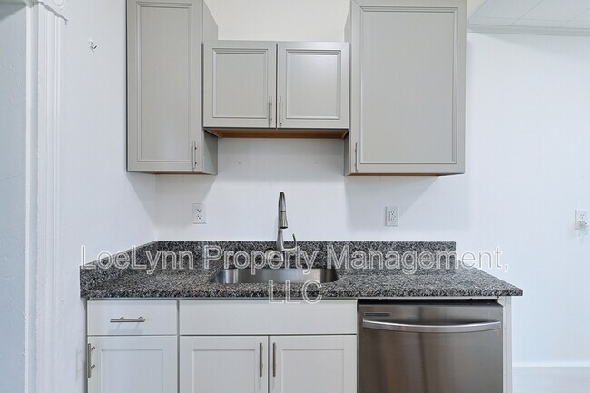 Building Photo - 14208 Temple St
