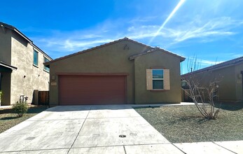 Building Photo - Stunning 4-bedroom, 2-bathroom home located in the vibrant community of Sahuarita, AZ