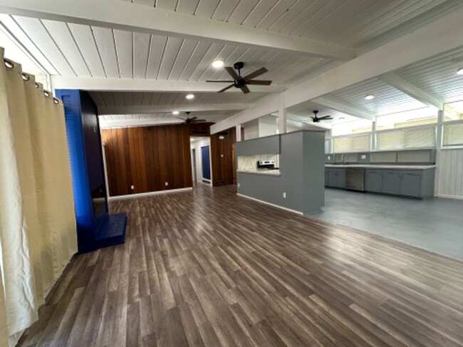 Primary Photo - 1036 W Alamos Ave