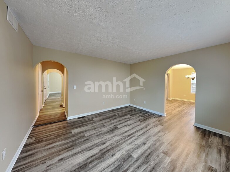 Building Photo - 5116 Sand Ct