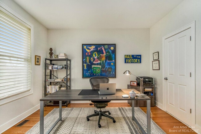 Building Photo - 203 W Summit St