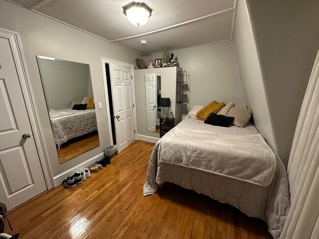 Building Photo - 34 Herbert St