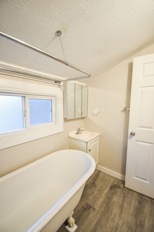 Building Photo - Charming 2 Bedroom House in North Portland