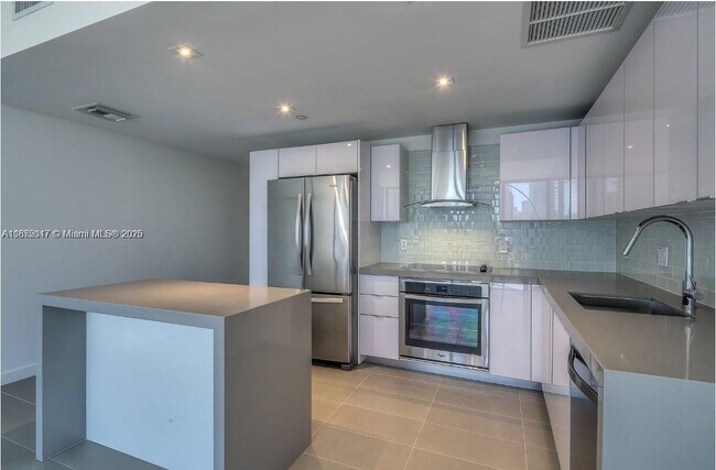 Building Photo - 1600 NE 1st Ave