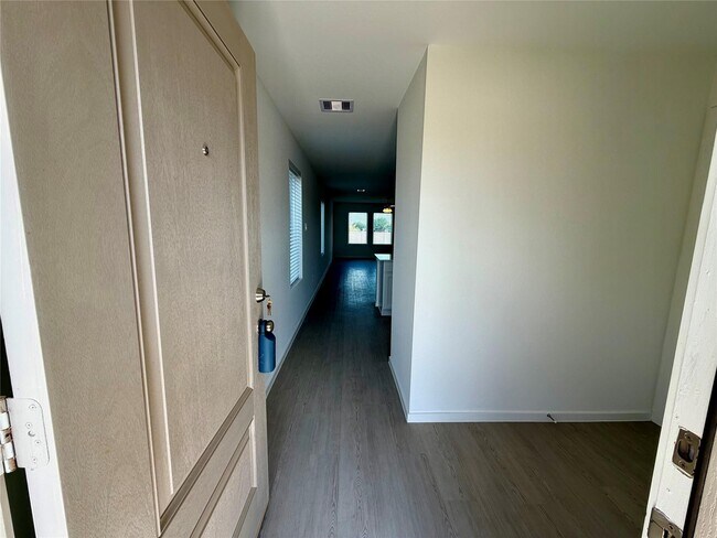 Building Photo - 28750 Texas Plns Dr