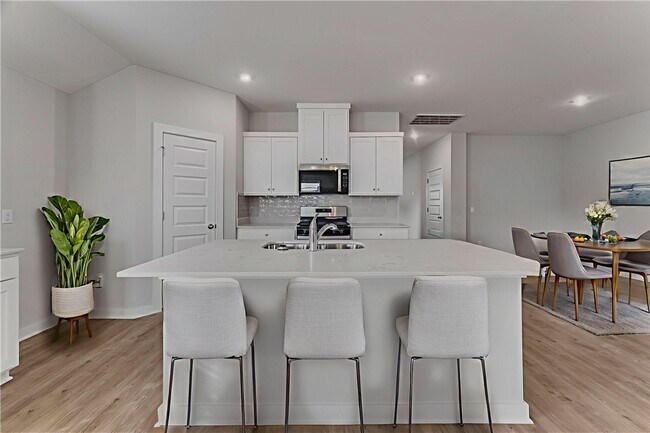 Building Photo - 4695 W Aurora St