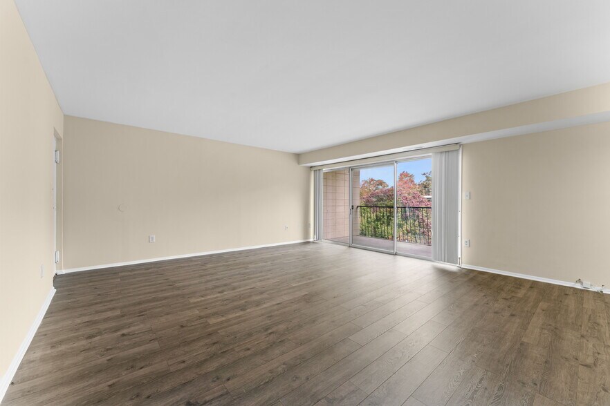 Building Photo - 5500 Karen Elaine Dr