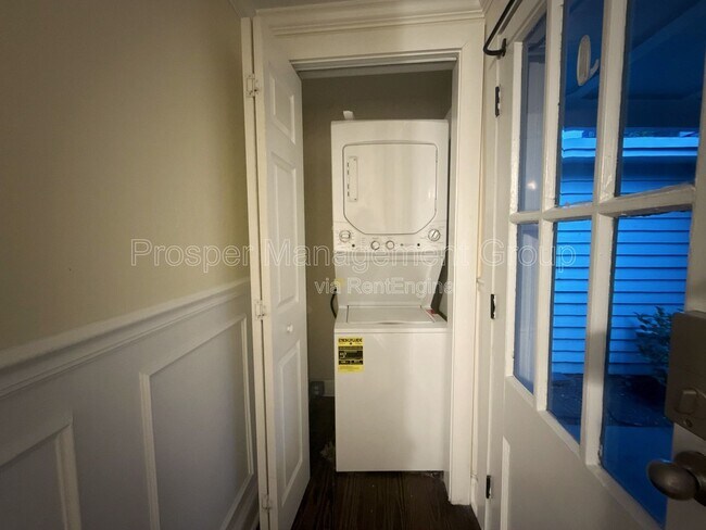 Building Photo - 70 Radcliffe St