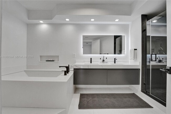 Building Photo - 20281 E Country Club Dr