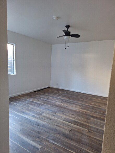 Building Photo - 1835 N Ave 53