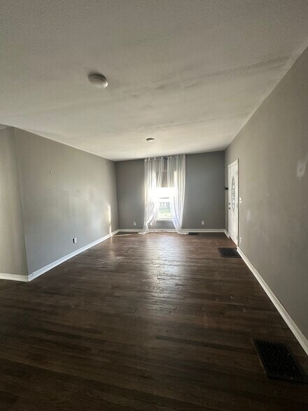 Building Photo - 1435 7th St