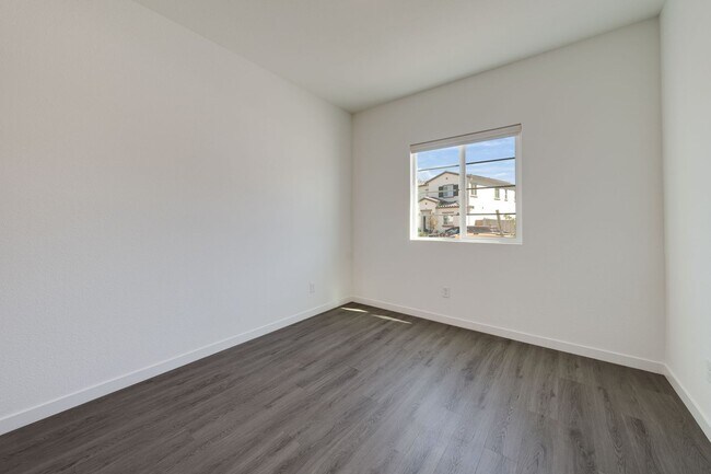 Building Photo - New 4 Bedroom Home with Next Gen Suite + S...