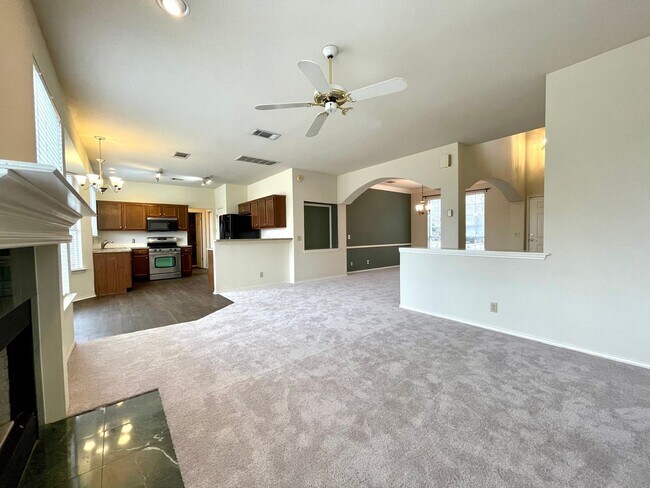 Building Photo - Lovely 3 Bedroom/2.5 Bathroom in Round Rock!