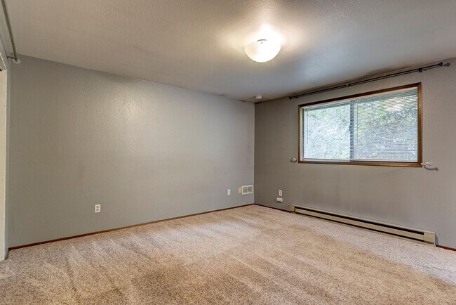 Building Photo - Cozy Home Close to Beach! Your New 3 Bed, ...