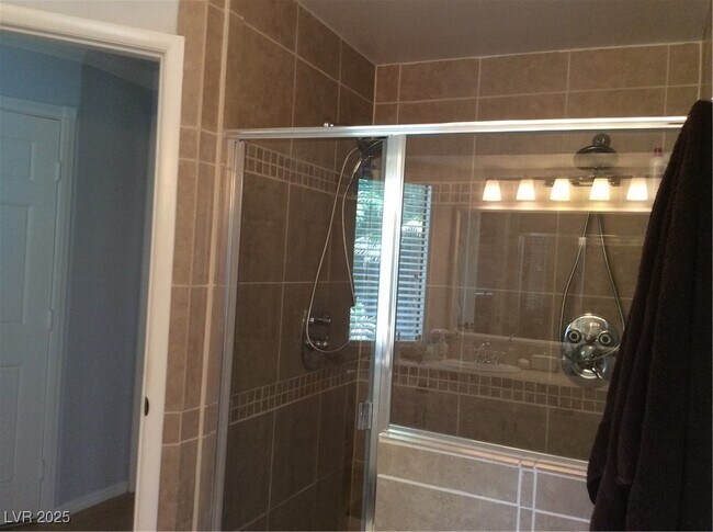 Building Photo - 2909 Crystal Bay Dr