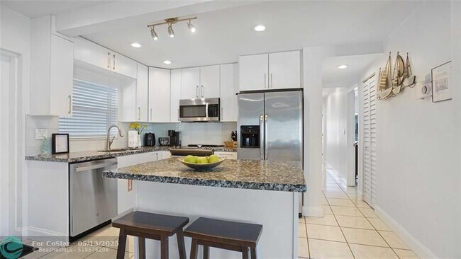 Building Photo - 2716 N Ocean Blvd