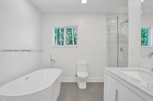 Building Photo - 630 NE 52nd St
