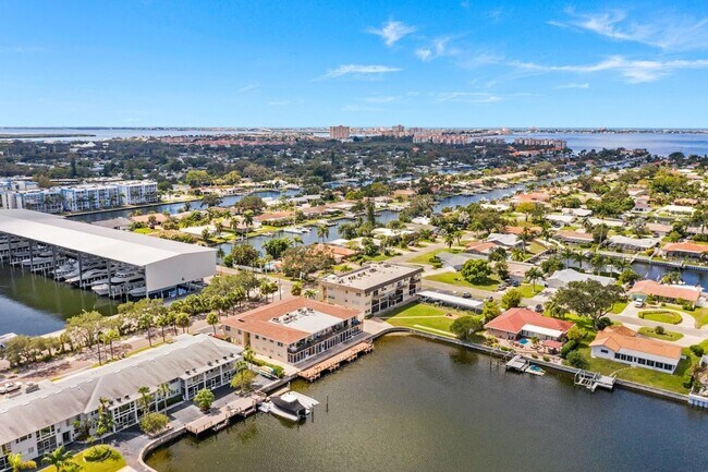 Building Photo - Waterfront Views! Fully updated 2/2 condo