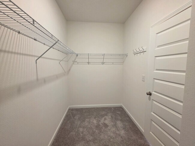 Building Photo - 3BR/2BA home with internet included