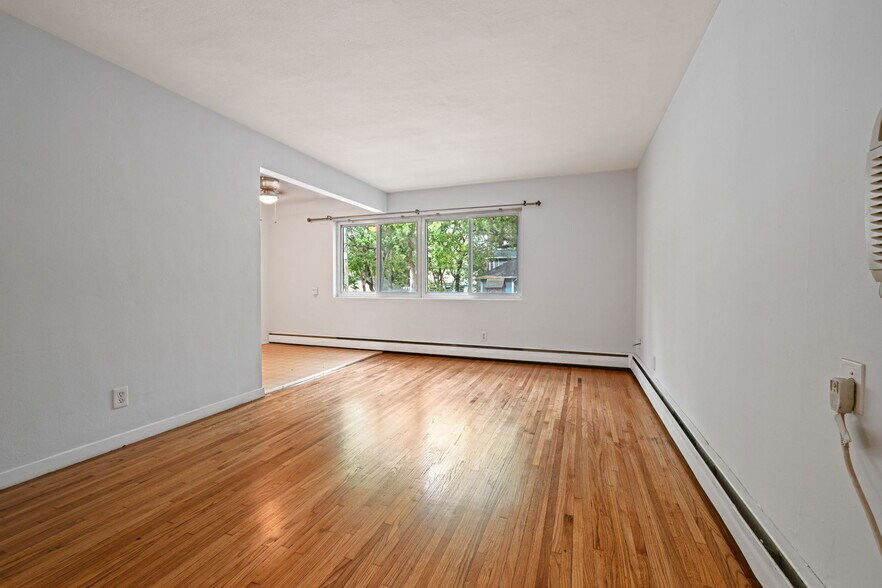 Building Photo - 515 5th St SE