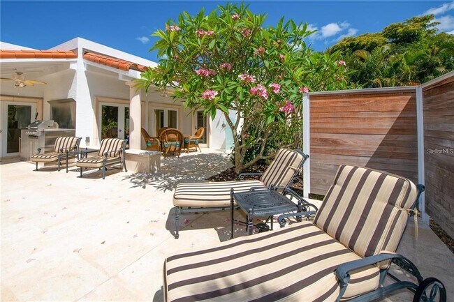 Building Photo - 5645 America Dr