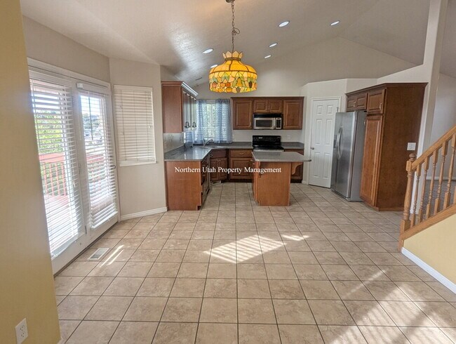 Building Photo - 4-Bed, 3.5 Bath Home with Scenic Views in South Ogden