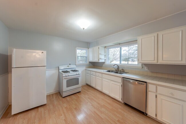 Building Photo - 18485 Ridge Rd