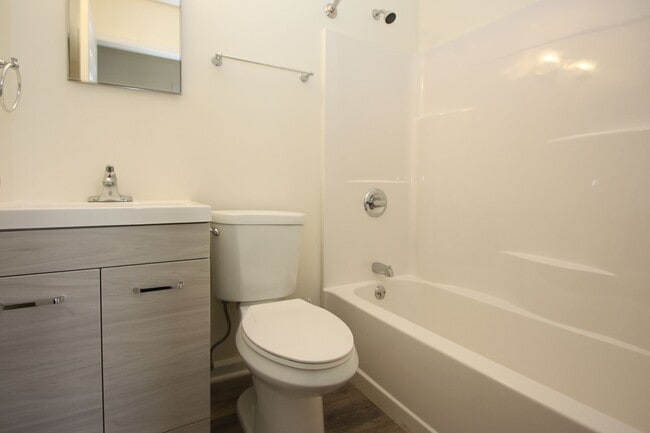 Building Photo - 5598 Patricia Dr