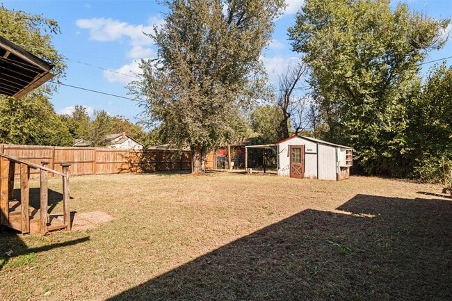 Building Photo - 2812 S Broadway Ave