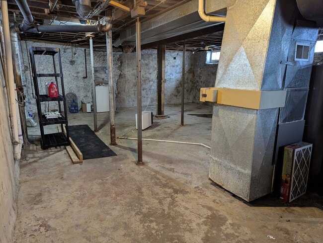 Building Photo - 828 E Thomas St