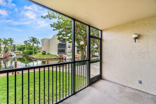 Building Photo - 17 Royal Palm Way