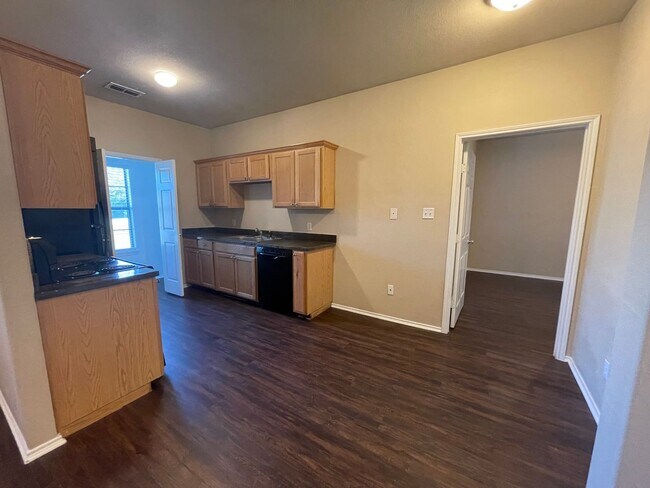 Building Photo - 105-107 Sunburst Court