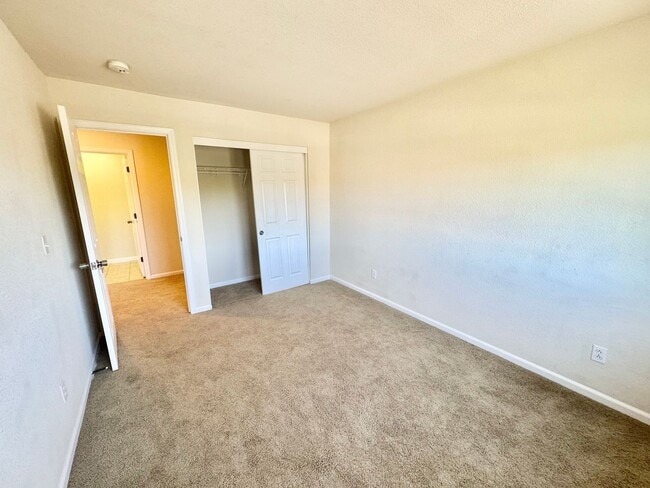 Building Photo - Lovely 2 Story Home In East Woodland In Great Location