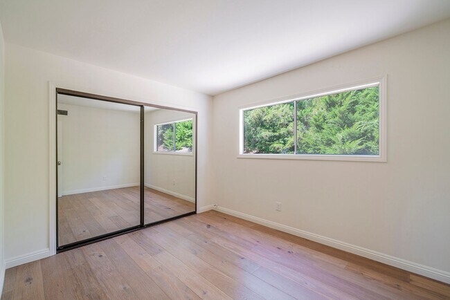 Building Photo - Beautifully Renovated Woodland Hills Home