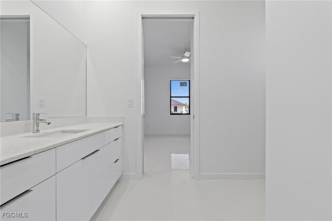 Building Photo - 3808 10th St SW